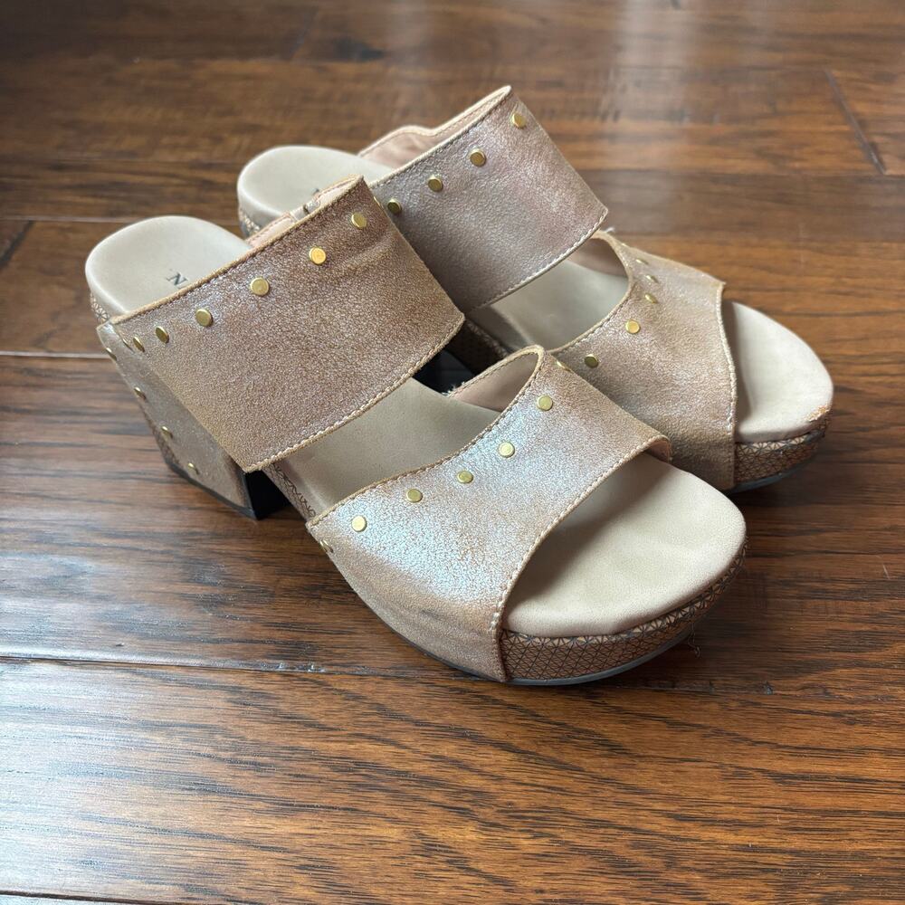 Naked Feet Women’s Beslow Sandal Sz 7.5 M Wedge Platform‎ Tan Shimmer
